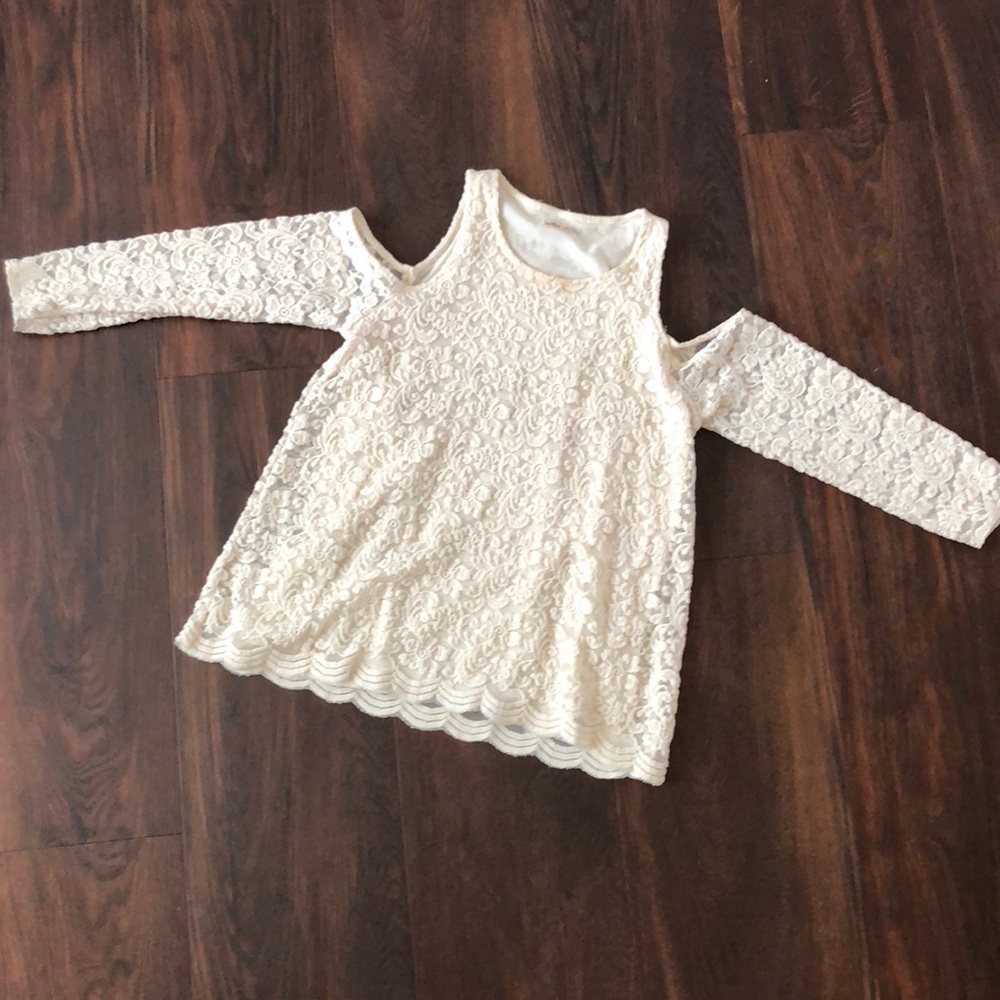 Lace open shoulder Hollister shirt